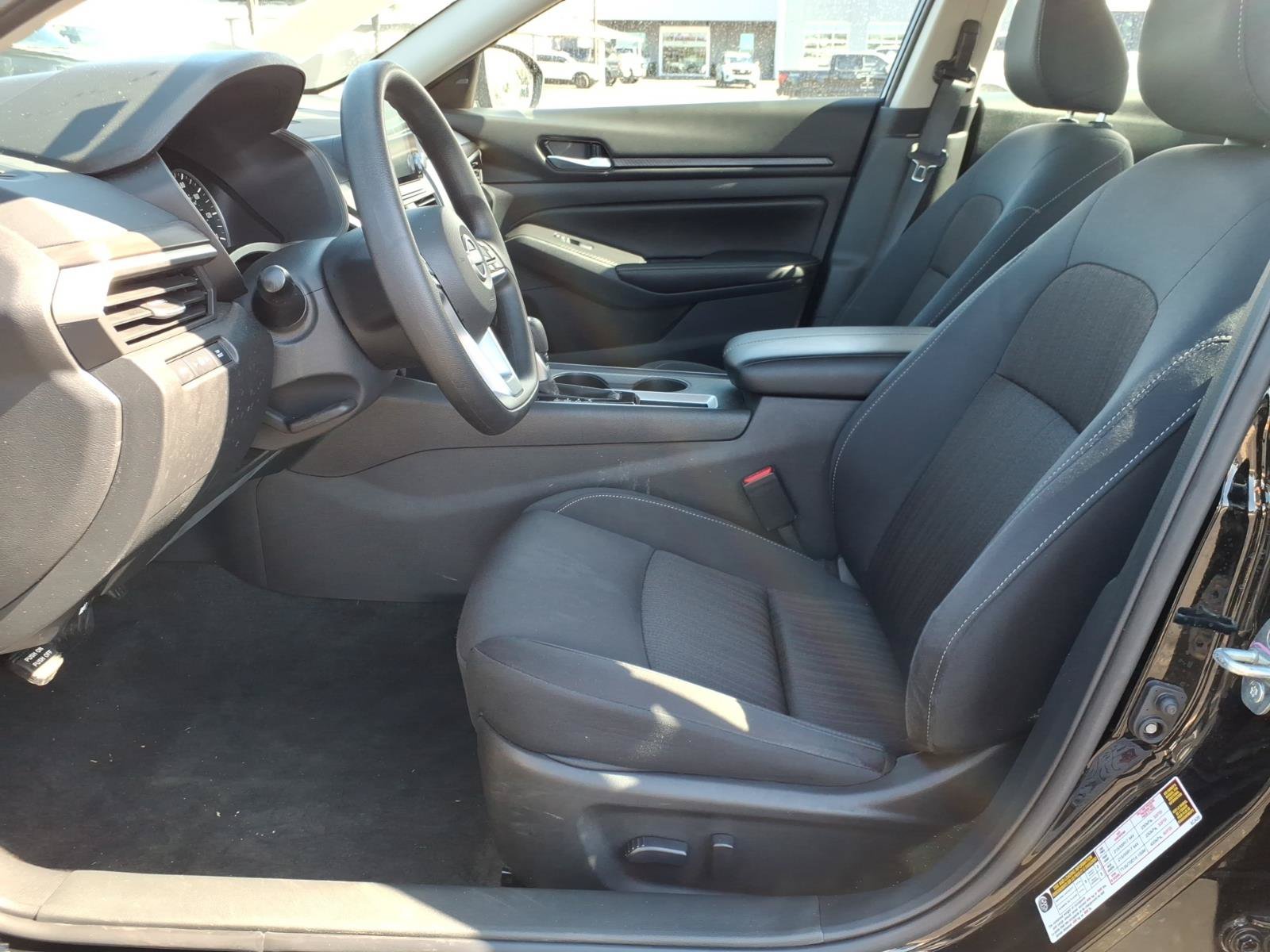 Used 2025 Nissan Altima 2.5 SV FWD image 21