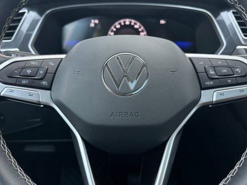 Certified 2023 Volkswagen Tiguan SE w/ Panoramic Sunroof Package image 24