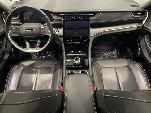 Used 2022 Jeep Grand Cherokee Limited image 16