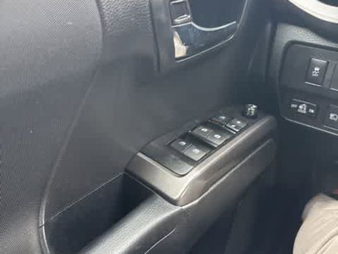 Used 2022 Toyota Tacoma TRD Off-Road w/ Technology Package image 19