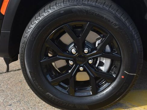 New 2026 Jeep Grand Cherokee L 4WD image 10