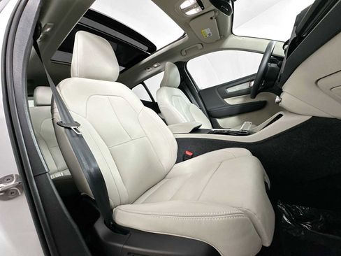 Used 2025 Volvo XC40 B5 Plus w/ Climate Package image 27