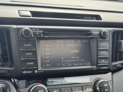 Used 2018 Toyota RAV4 SE w/ Power Extra Value Package image 20