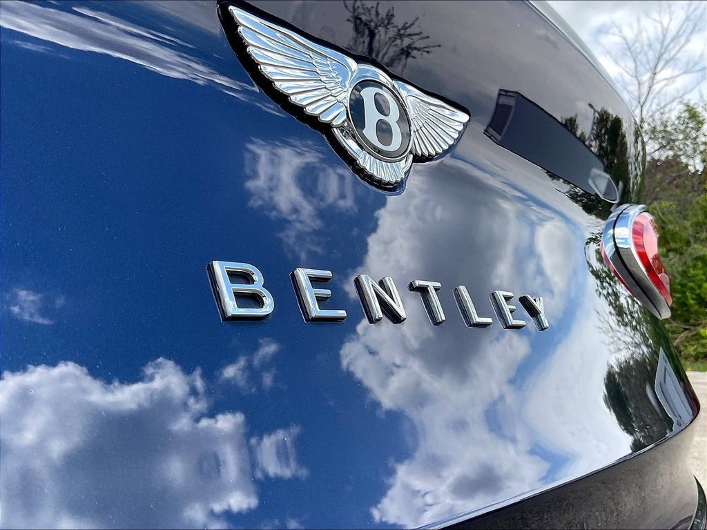 Used 2021 Bentley Bentayga AWD/4WD image 24