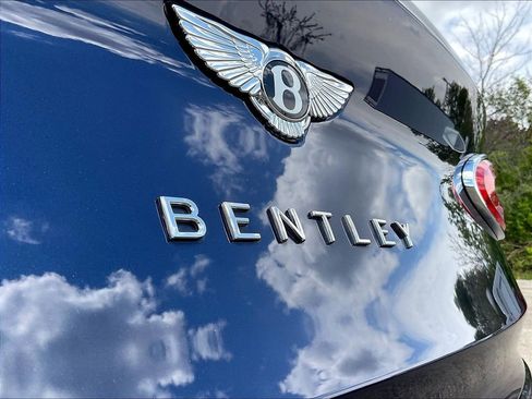 Used 2021 Bentley Bentayga AWD/4WD image 24