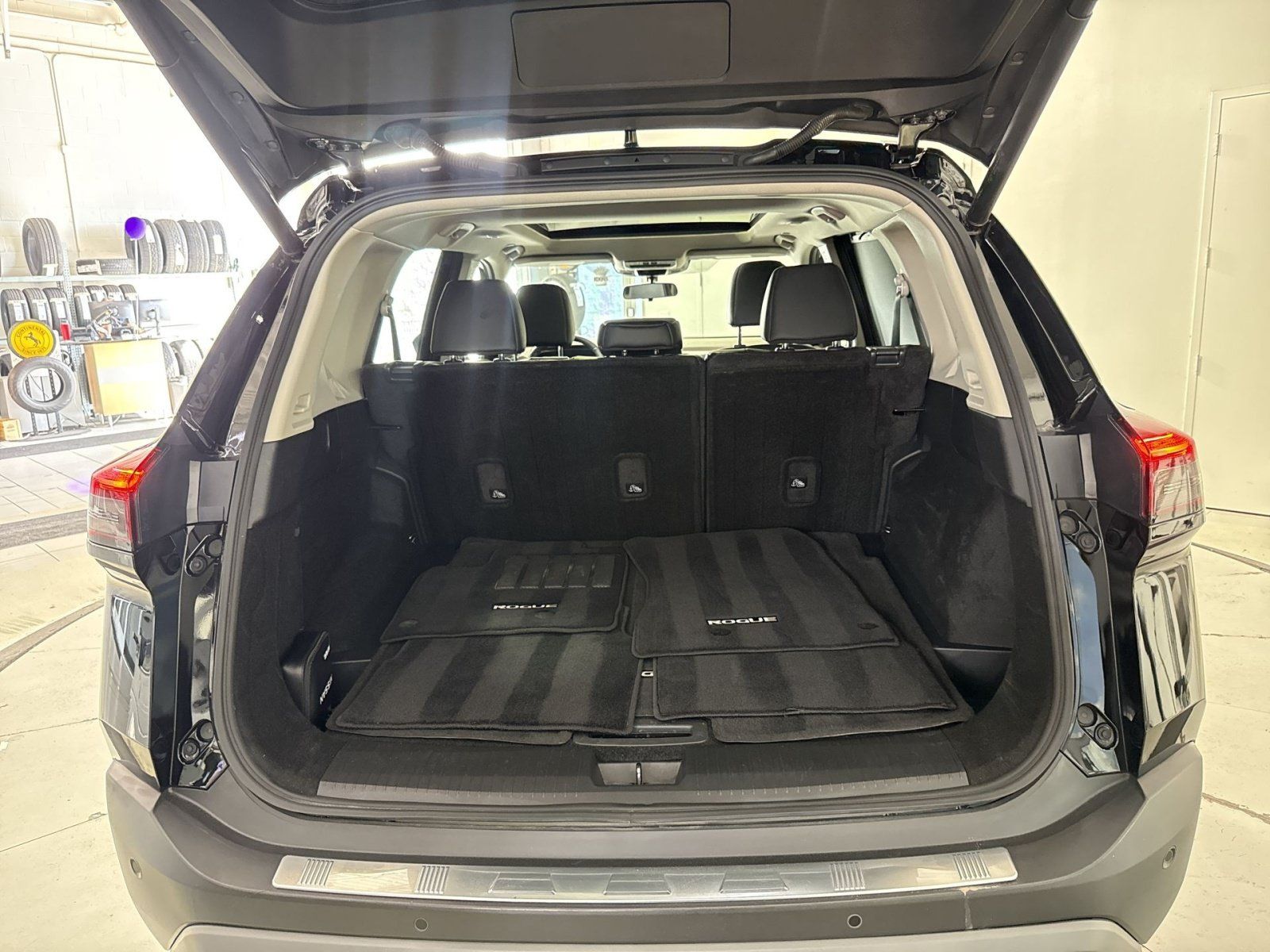 Used 2023 Nissan Rogue SV w/ SV Premium B Package AWD/4WD image 27
