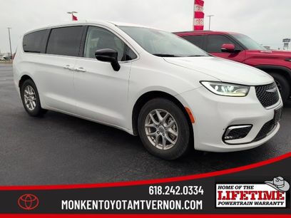 Used 2024 Chrysler Pacifica Touring-L