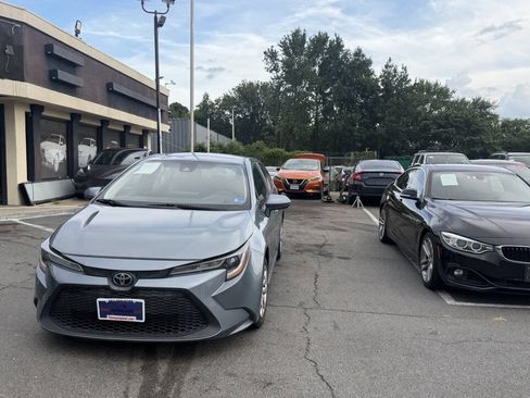 Used 2020 Toyota Corolla LE FWD image 5