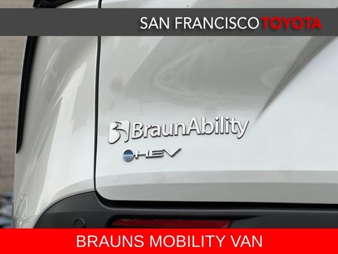 Used 2025 Toyota Sienna XLE image 16