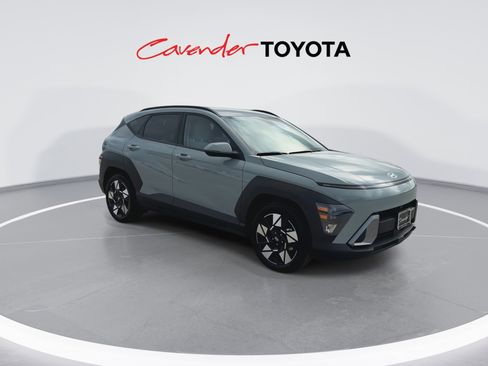 Used 2025 Hyundai Kona SEL FWD image 2