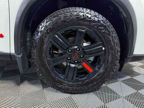 Certified 2025 Nissan Rogue SV image 38