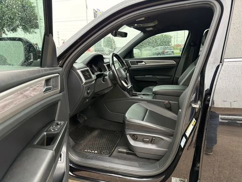 Used 2020 Volkswagen Atlas Cross Sport SE FWD image 15