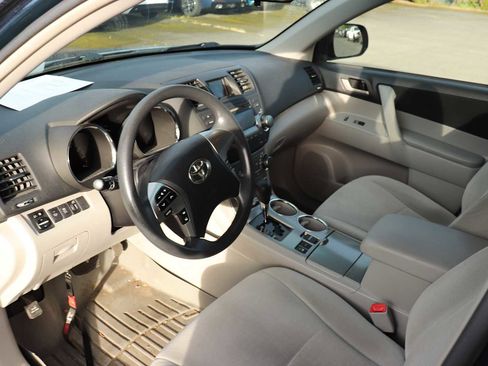Used 2011 Toyota Highlander 4WD w/ Tech Pkg image 10