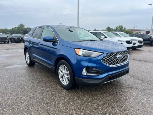 Certified 2024 Ford Edge SEL w/ Convenience Package AWD/4WD image 3