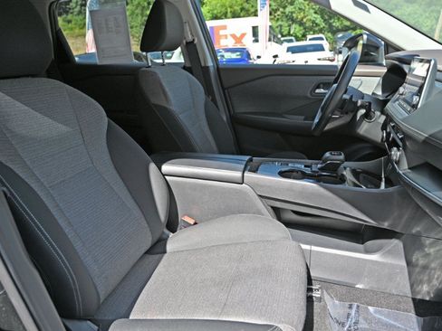 Used 2023 Nissan Rogue SV FWD image 16