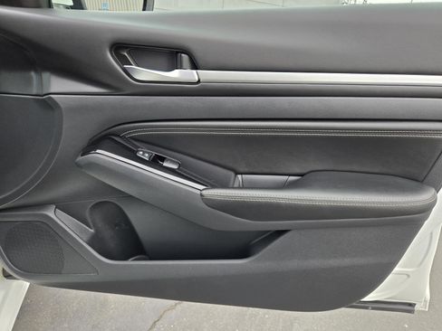 Used 2023 Nissan Altima 2.5 SV w/ SV Premium Package image 32