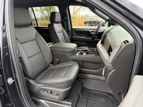 New 2026 Chevrolet Suburban LT image 32