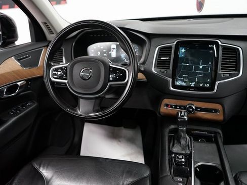 Used 2022 Volvo XC90 T6 Momentum image 12