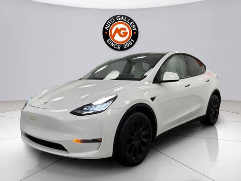 Used 2023 Tesla Model Y Long Range image 3