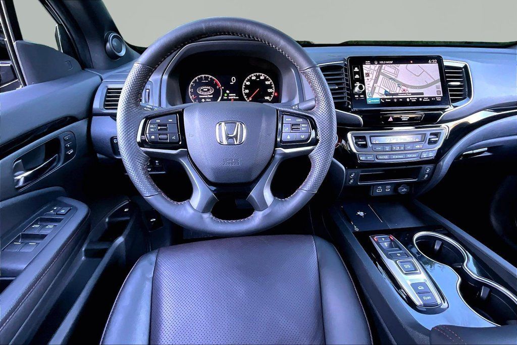 Used 2025 Honda Ridgeline Black Edition image 8