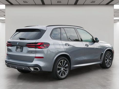 Used 2025 BMW X5 xDrive40i AWD/4WD image 6