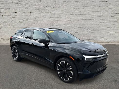 Used 2025 Chevrolet Blazer EV RS image 3