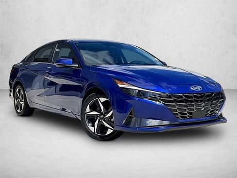 Used 2023 Hyundai Elantra Limited w/ Preferred Accessory Package image 12