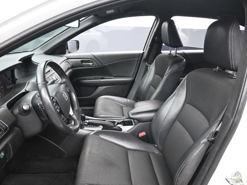 Used 2017 Honda Accord Sport image 10