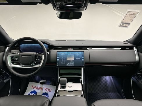 Certified 2025 Land Rover Range Rover SE AWD/4WD image 6