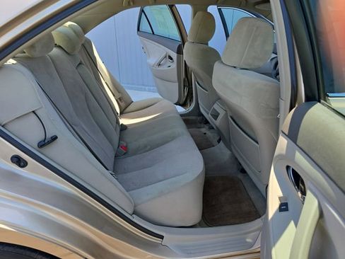 Used 2010 Toyota Camry LE FWD image 14