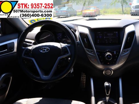 Used 2013 Hyundai Veloster w/ Style Pkg FWD image 16