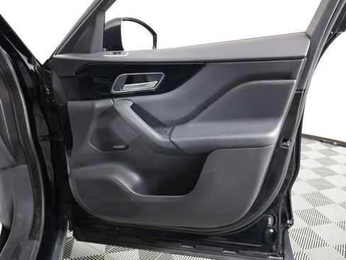 Used 2017 Jaguar F-PACE Premium image 27