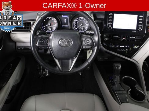 Used 2023 Toyota Camry SE image 4