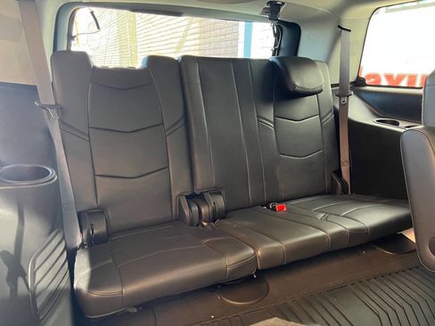 Used 2017 Cadillac Escalade Luxury image 9