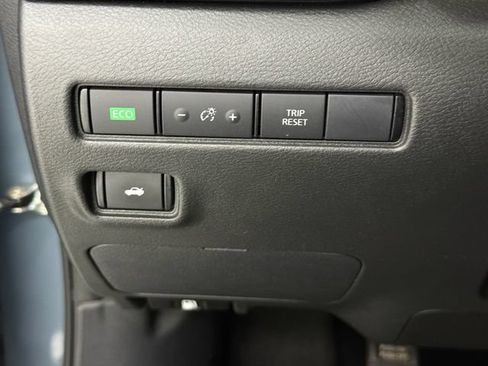 Used 2024 Nissan Sentra SV FWD image 14