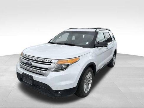 Used 2015 Ford Explorer XLT w/ Equipment Group 202A AWD/4WD image 1