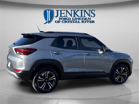 Used 2024 Chevrolet TrailBlazer LT w/ LT Cold Weather Package image 18