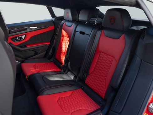 Used 2022 Lamborghini Urus Base image 11