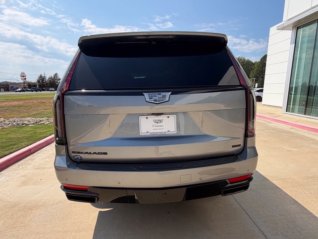 Used 2023 Cadillac Escalade Sport Platinum w/ LPO, ONYX Package AWD/4WD image 4