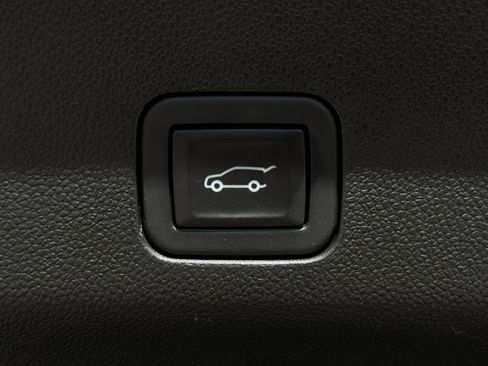 Used 2024 Chevrolet Tahoe Z71 w/ Luxury Package image 35