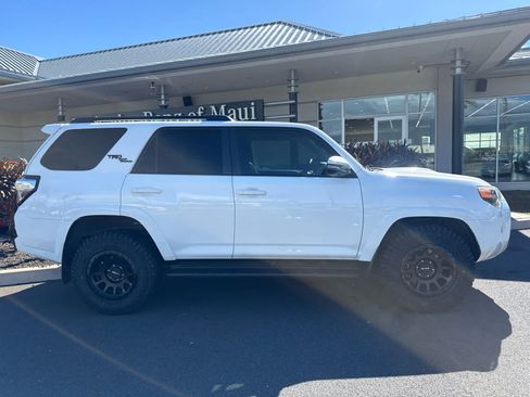 Used 2022 Toyota 4Runner TRD Off-Road Premium AWD/4WD image 2