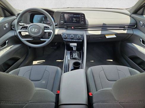 Used 2026 Hyundai Elantra SE FWD image 16