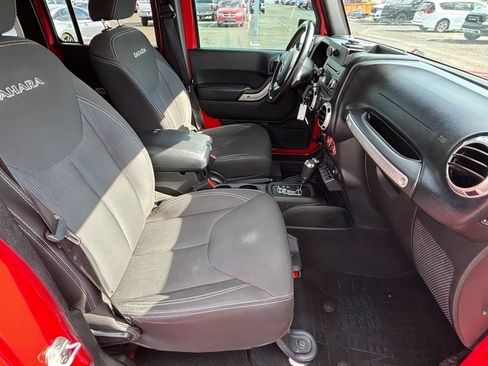 Used 2018 Jeep Wrangler Unlimited Sahara w/ Connectivity Group AWD/4WD image 29