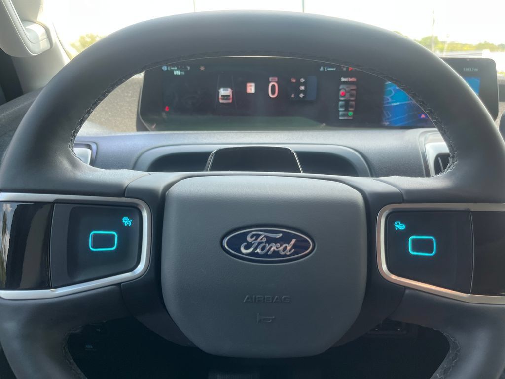 Used 2025 Ford Expedition Active RWD image 44