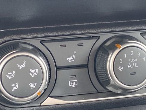 Used 2025 Nissan Kicks SV w/ SV Premium Package image 7