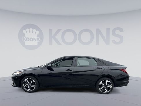 Used 2023 Hyundai Elantra SEL w/ Convenience Package FWD image 2
