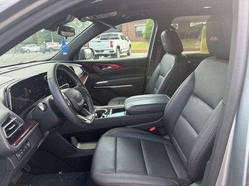 Used 2024 Chevrolet Traverse Z71 AWD/4WD image 12