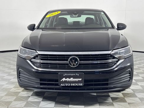 Used 2024 Volkswagen Jetta SE image 11