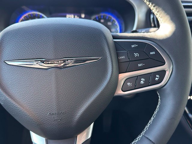 Used 2026 Chrysler Pacifica Select FWD image 22