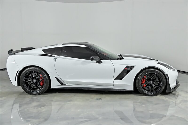 Used 2016 Chevrolet Corvette Z06 w/ 3LZ Preferred Equipment Group RWD image 13